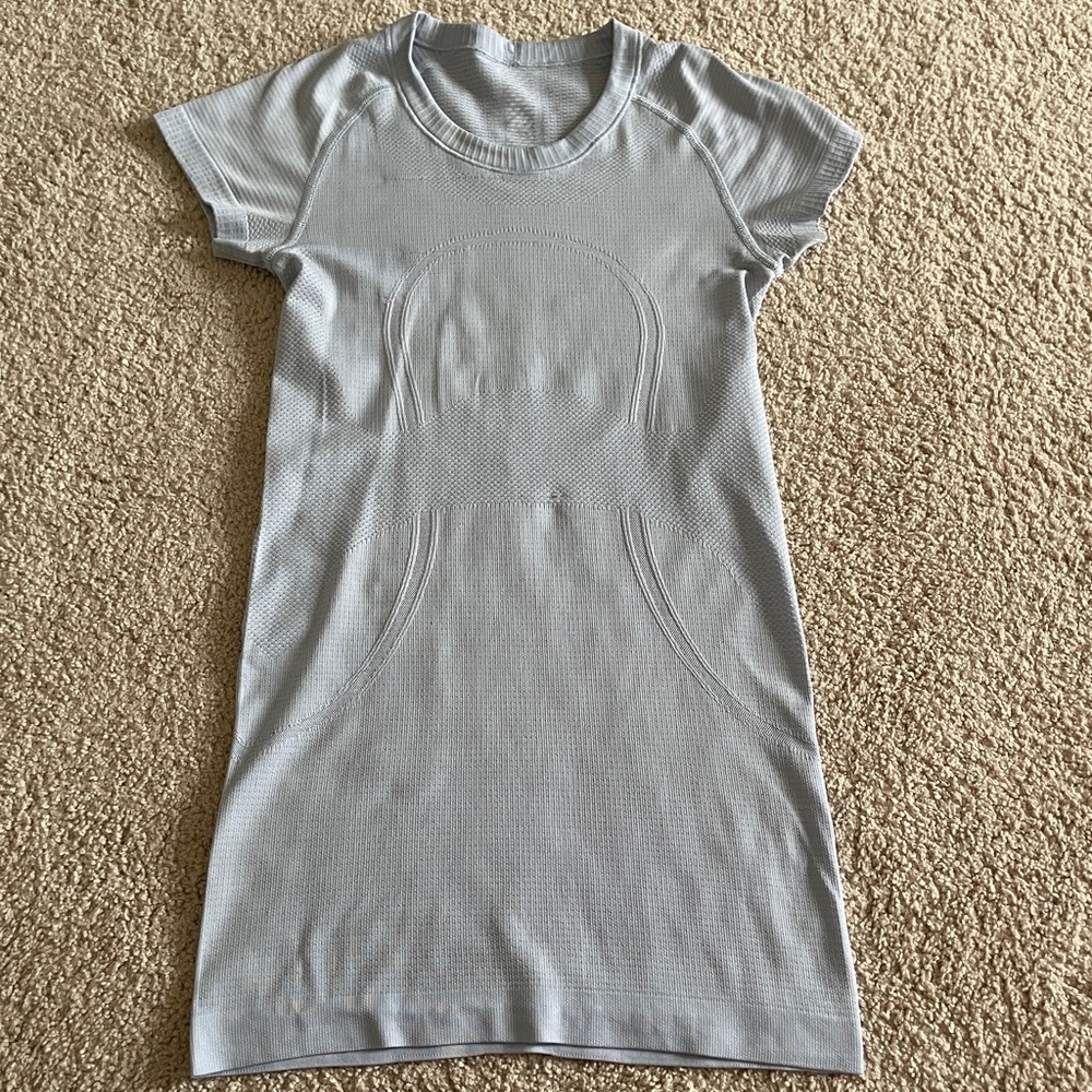 Lululemon Swiftly tech short sleeve Size 2 Daydream blue Excellent condi…
